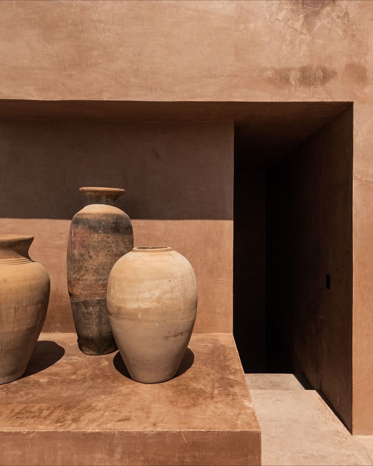 Clay vessels and tadelakt walls