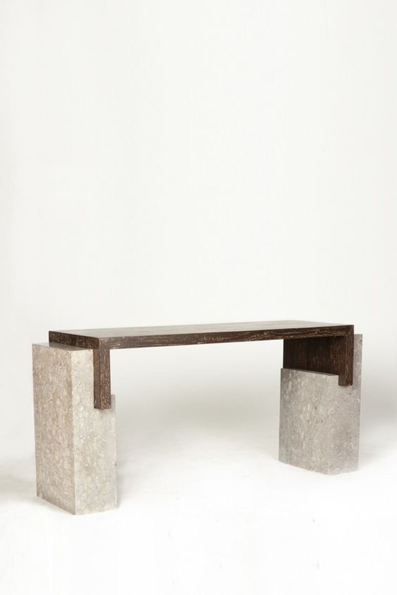 Consola piedra y madera oscura